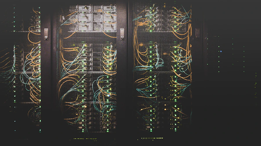 Fileiras de servidores em um data center